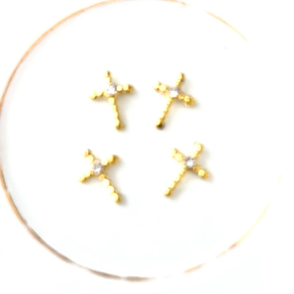 4 Pieces of elegant nail charms